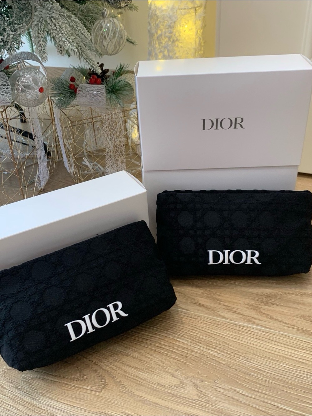 1 PIECE Dior Black Logo Pouch -
